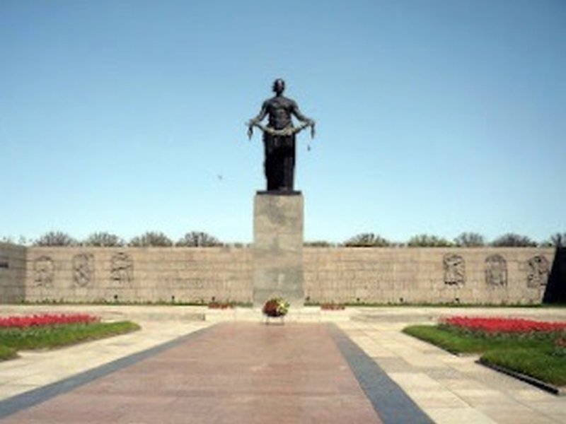 Titelbild für Beitrag: Schüler der Russisch-Kurse 10 und 12 gestalten Gedenken an die Belagerung Leningrads