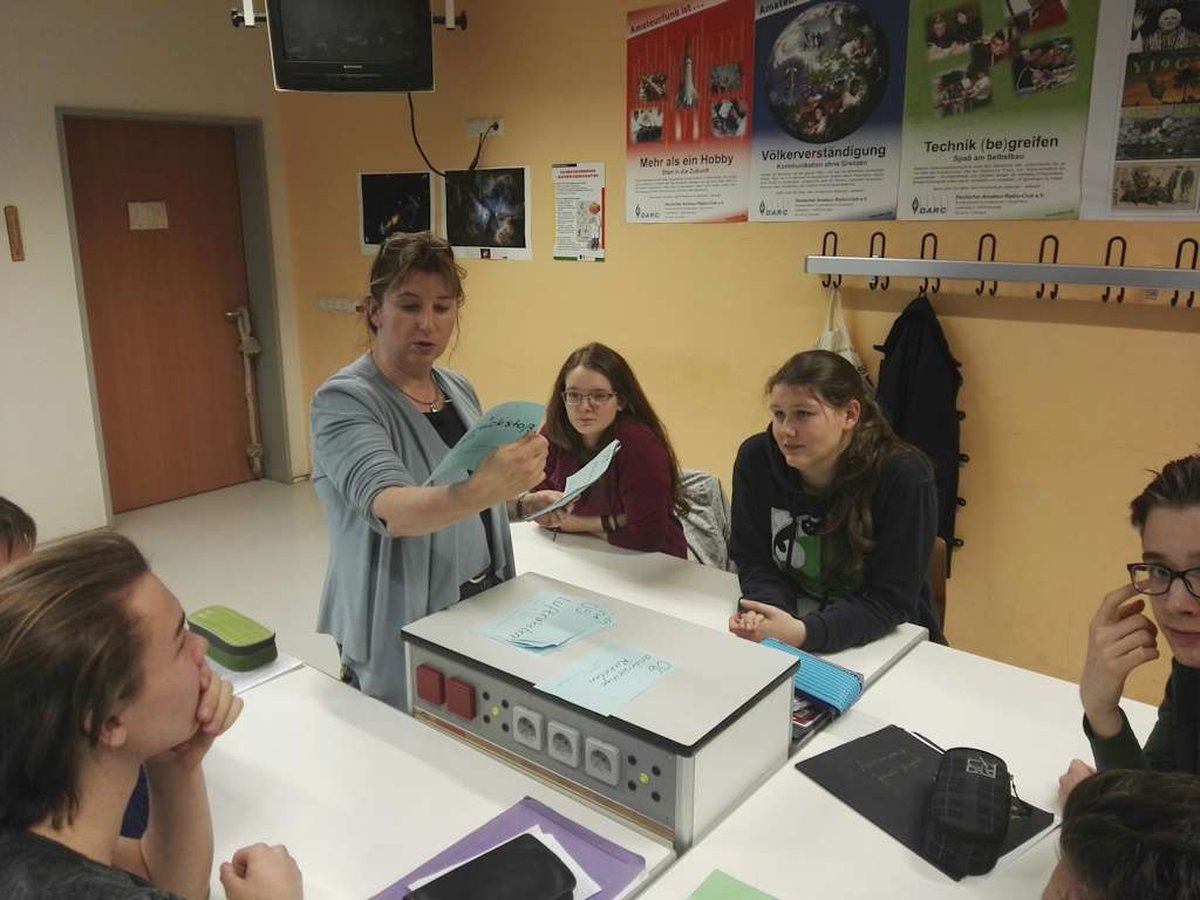 Titelbild für Beitrag: Start des Raumfahrt-Projektes der Astronomiekurse am Liborius-Gymnasium