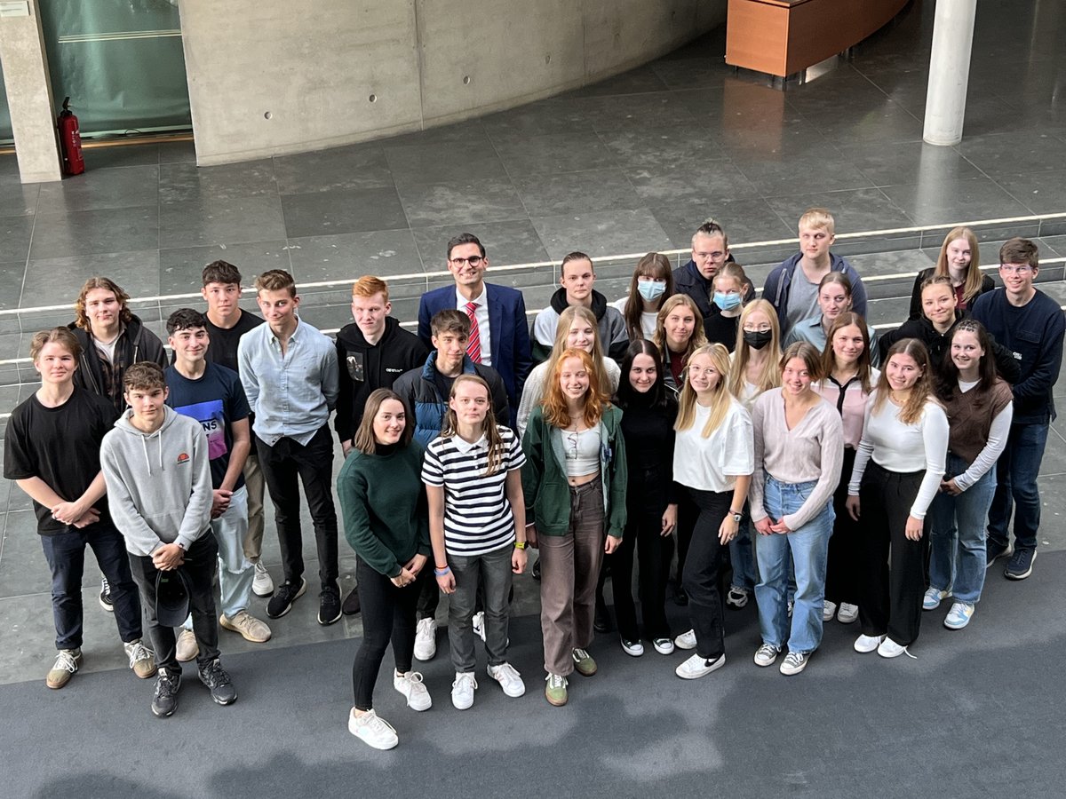 Titelbild für Beitrag: Jahrgangsstufe 11 besucht den Bundestag