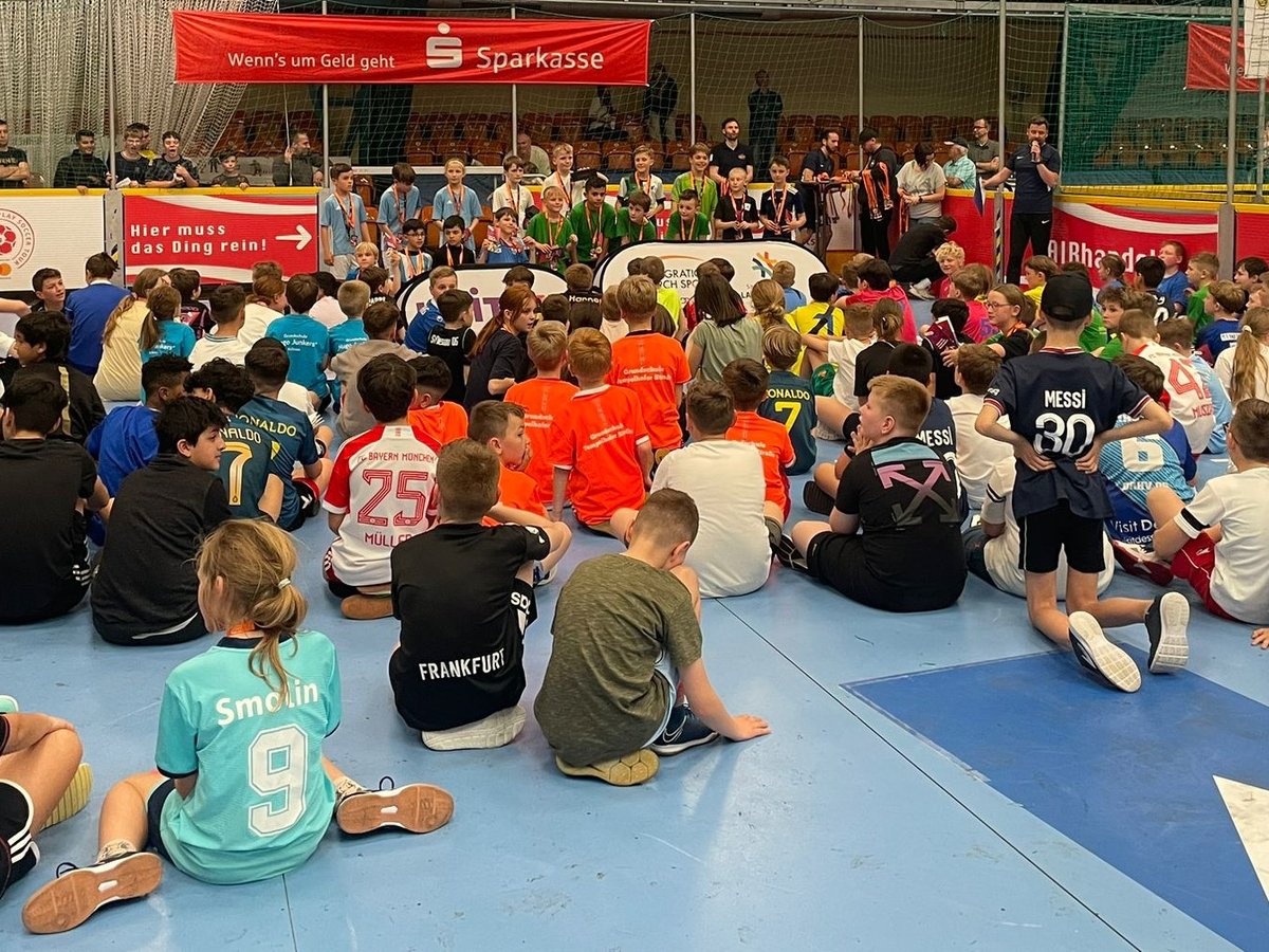 Titelbild für Beitrag: Libo-Fußball-Kids sportlich fair erfolgreich