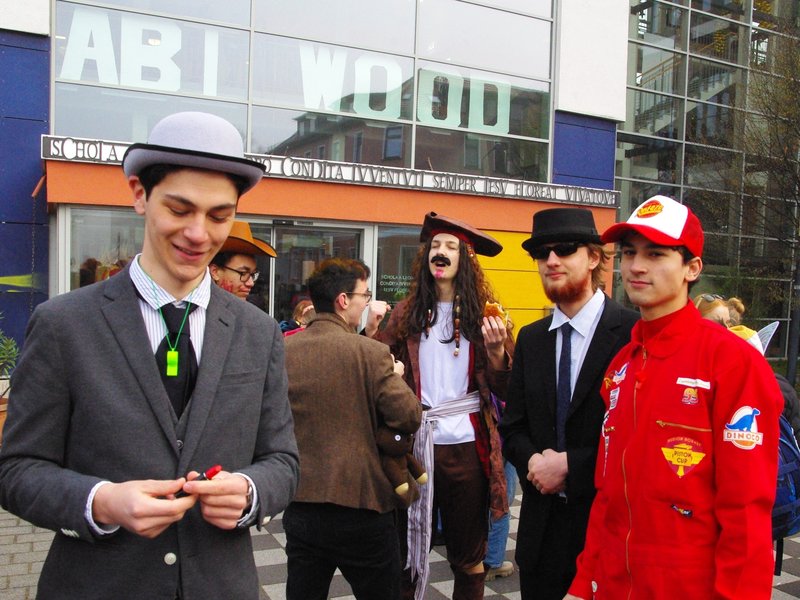 Titelbild für Beitrag: AbiWood25: Jahrgang 12 verwandelt die Schule in einen Filmpark