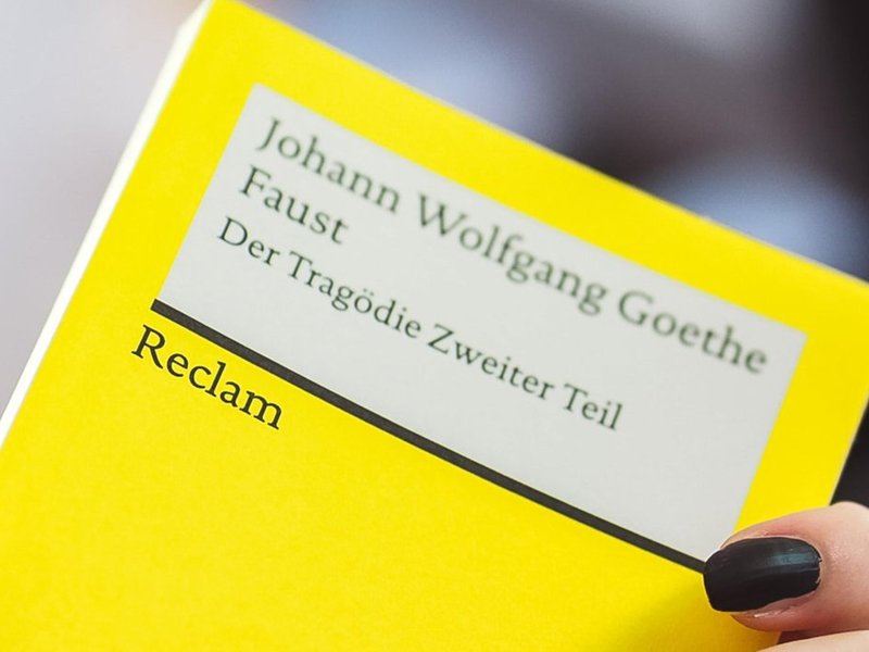Titelbild für Beitrag: Weimarfahrt 2015 der Kursstufe – Hautnah an Goethe und Schiller