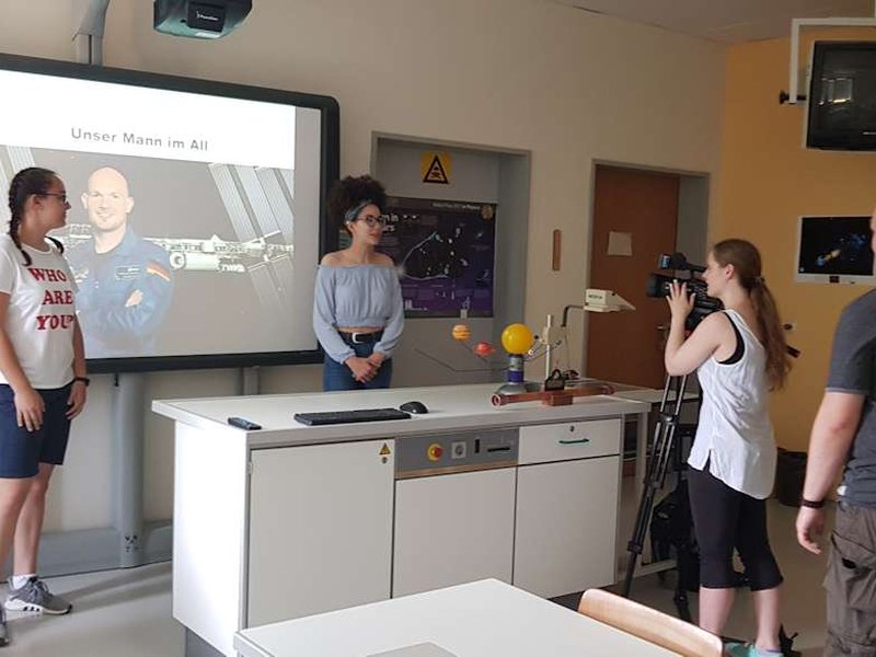 Titelbild für Beitrag: Das Regionalfernsehen RAN1 zu Besuch im Liborius-Gymnasium