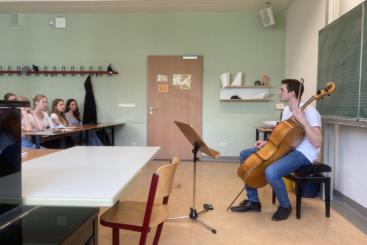 Titelbild für Beitrag: Rhapsody in School