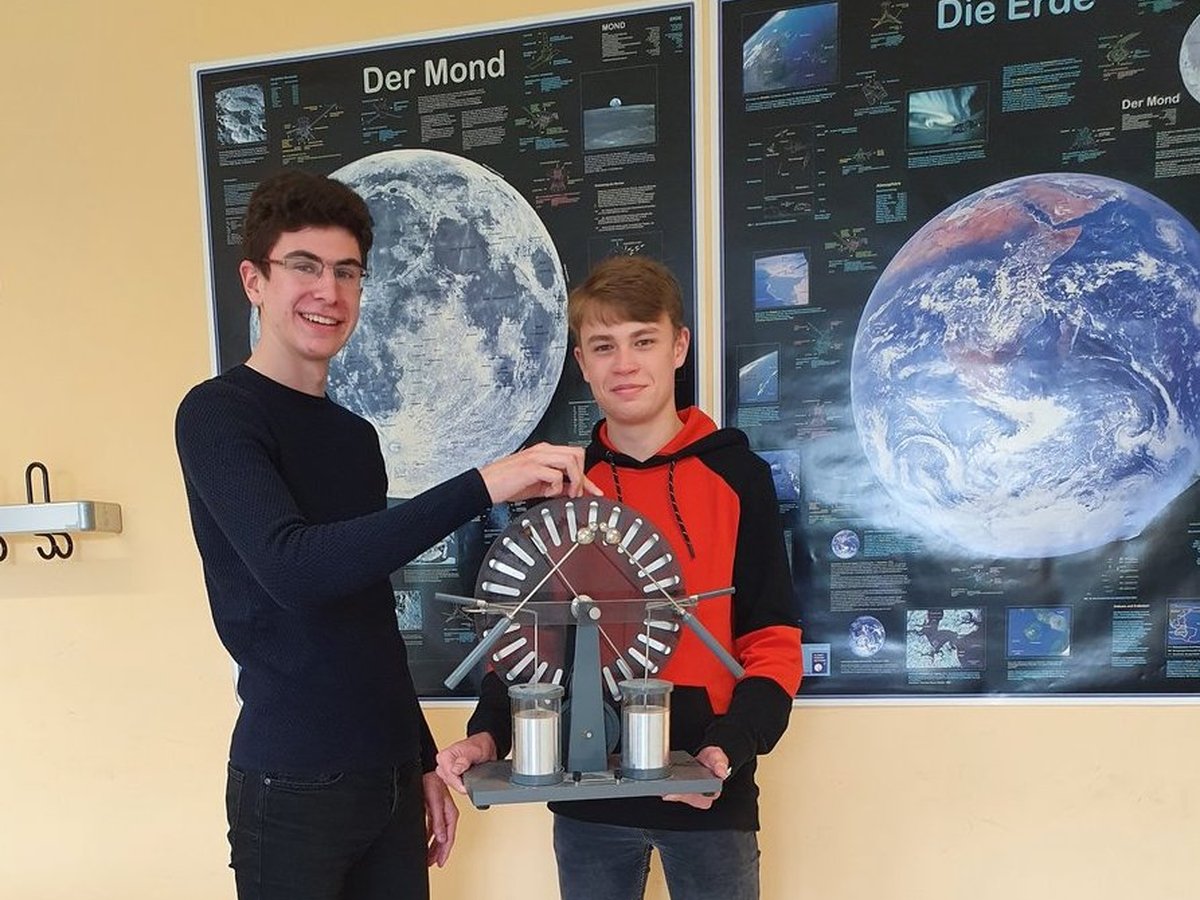 Titelbild für Beitrag: Ausgezeichnete Schüler in Physik