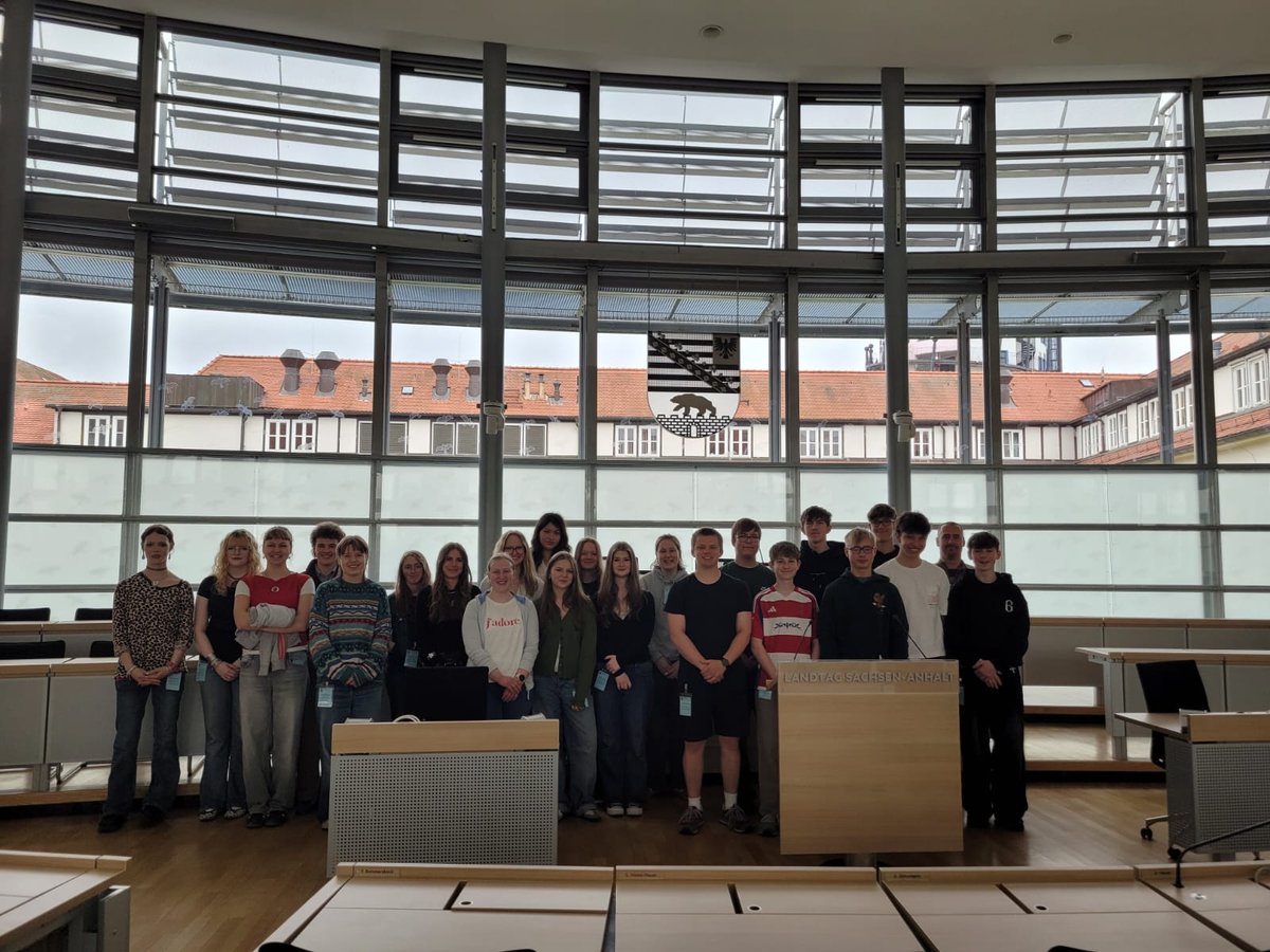 Titelbild für Beitrag: 03. Mai Landtagsbesuch der Sozialkundekurse 10
