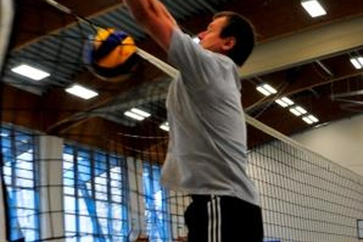 Titelbild für Beitrag: Weihnachtsvolleyballturnier – Lehrerteam nach zwei Jahren Zwangspause wieder erfolgreich