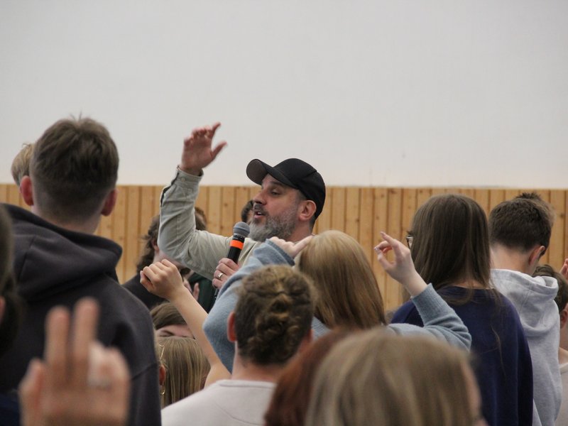 Titelbild für Beitrag: 7. Mai - Rapper Ben Salomon zu Gast