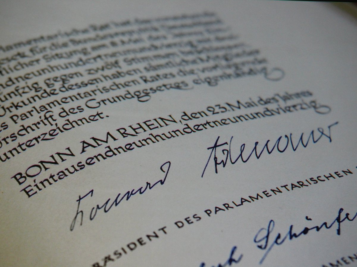 Titelbild für Beitrag: 13. Mai Doku 75 Jahre Grundgesetz